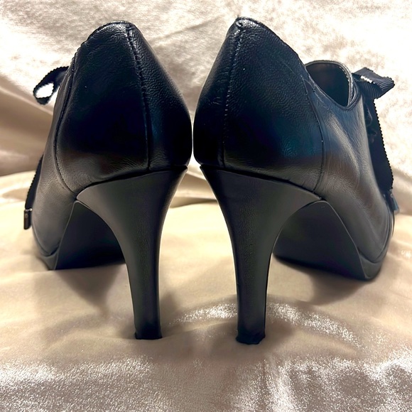 TAHARI Grace Booties - Picture 5 of 9